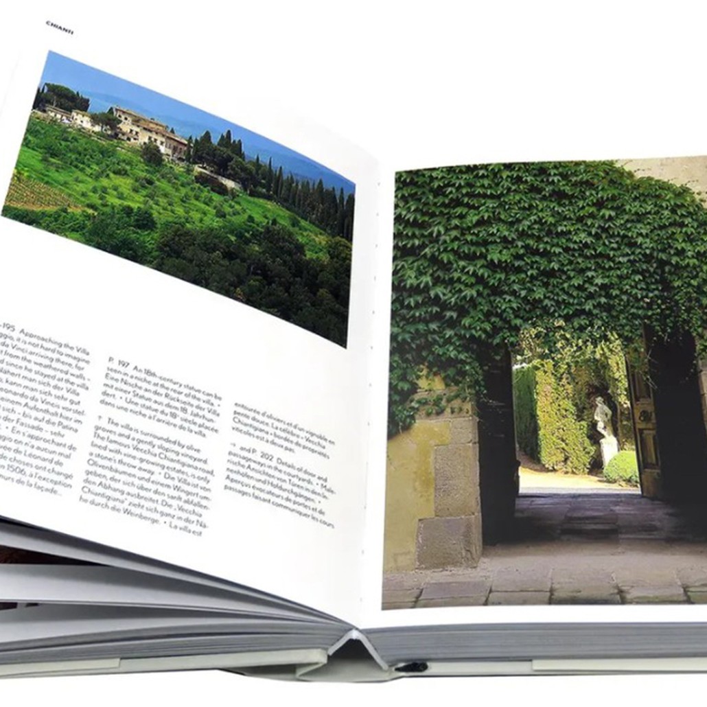 Книга Living in Tuscany
