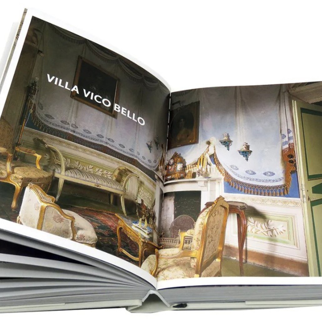 Книга Living in Tuscany