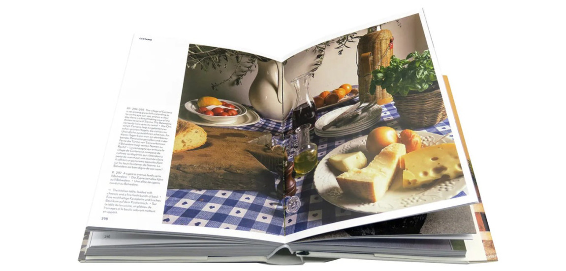 Книга Living in Tuscany