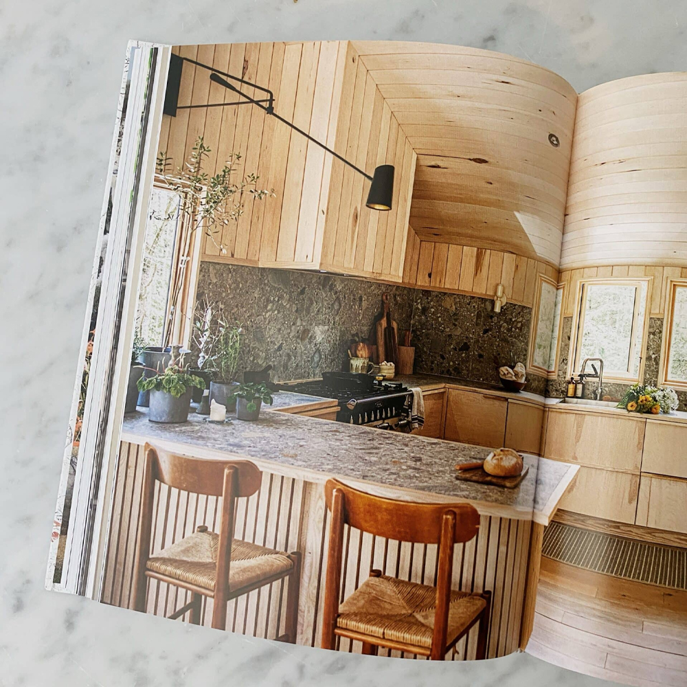 Книга Living Upriver: Artful Homes, Idyllic Lives