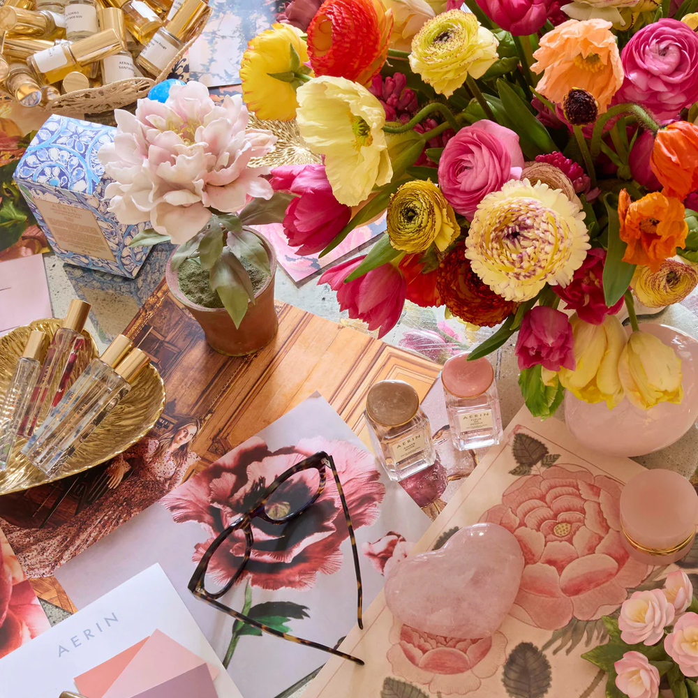 Книга дизайн интерьера Aerin Lauder: Living with Flowers