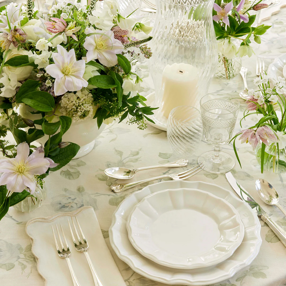 Книга дизайн интерьера Aerin Lauder: Living with Flowers