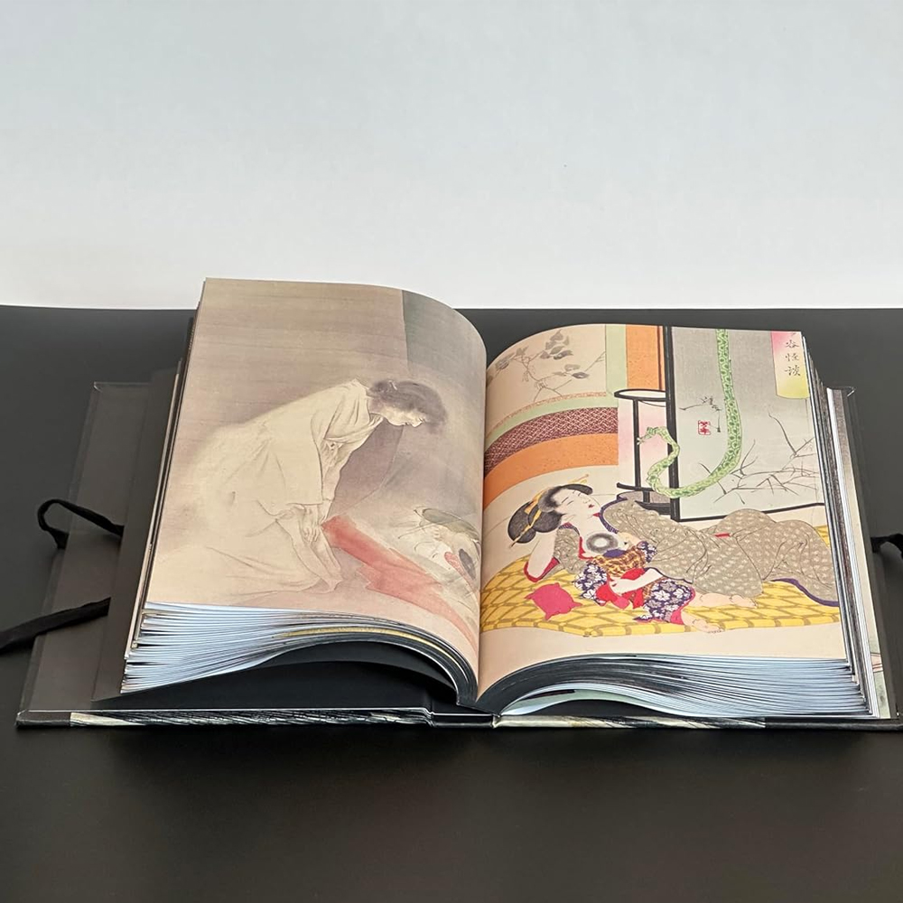 Книга о сверхъестественных существах японской мифологии Yokai Ghosts. By the Great Masters of Japanese Woodblock