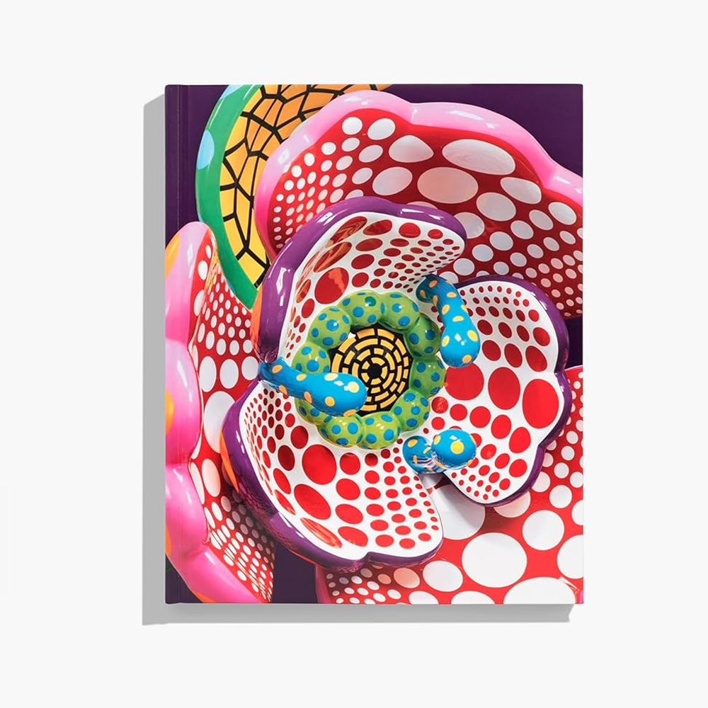 Книга по искусству Yayoi Kusama: I Spend Each Day Embracing Flowers