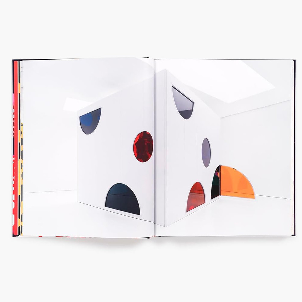 Книга по искусству Yayoi Kusama: I Spend Each Day Embracing Flowers