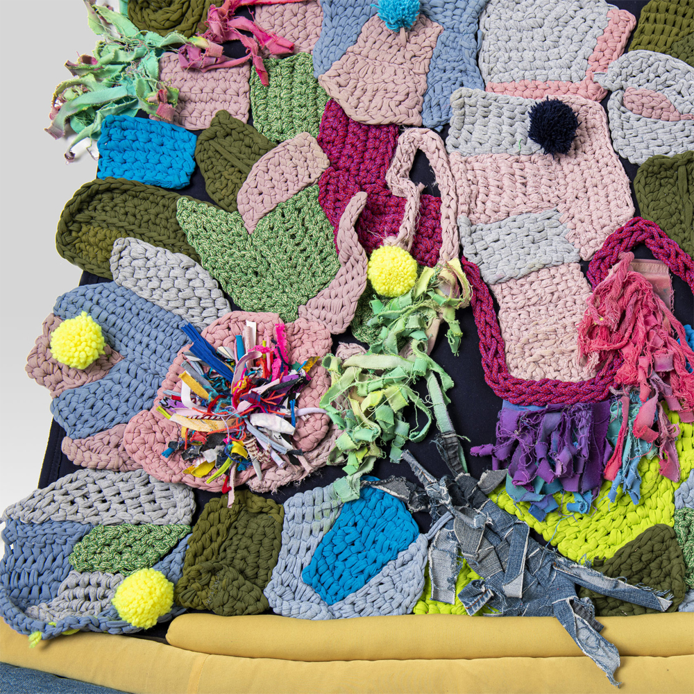 Ковер разноцветный из джинсовой одежды и армейских палаток Upcycling