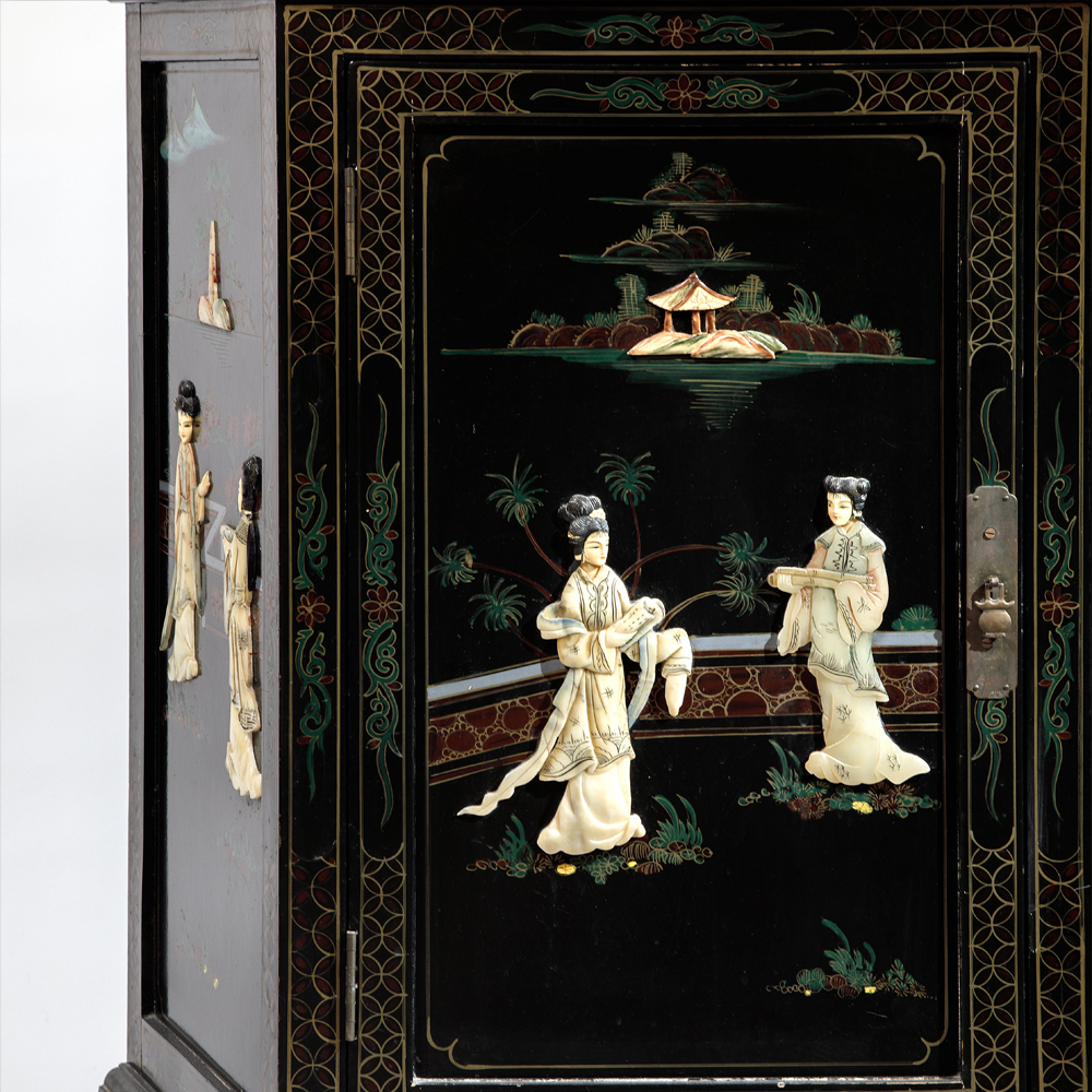Комод в китайском стиле Chinese Black Chest of Drawers Нидерланды