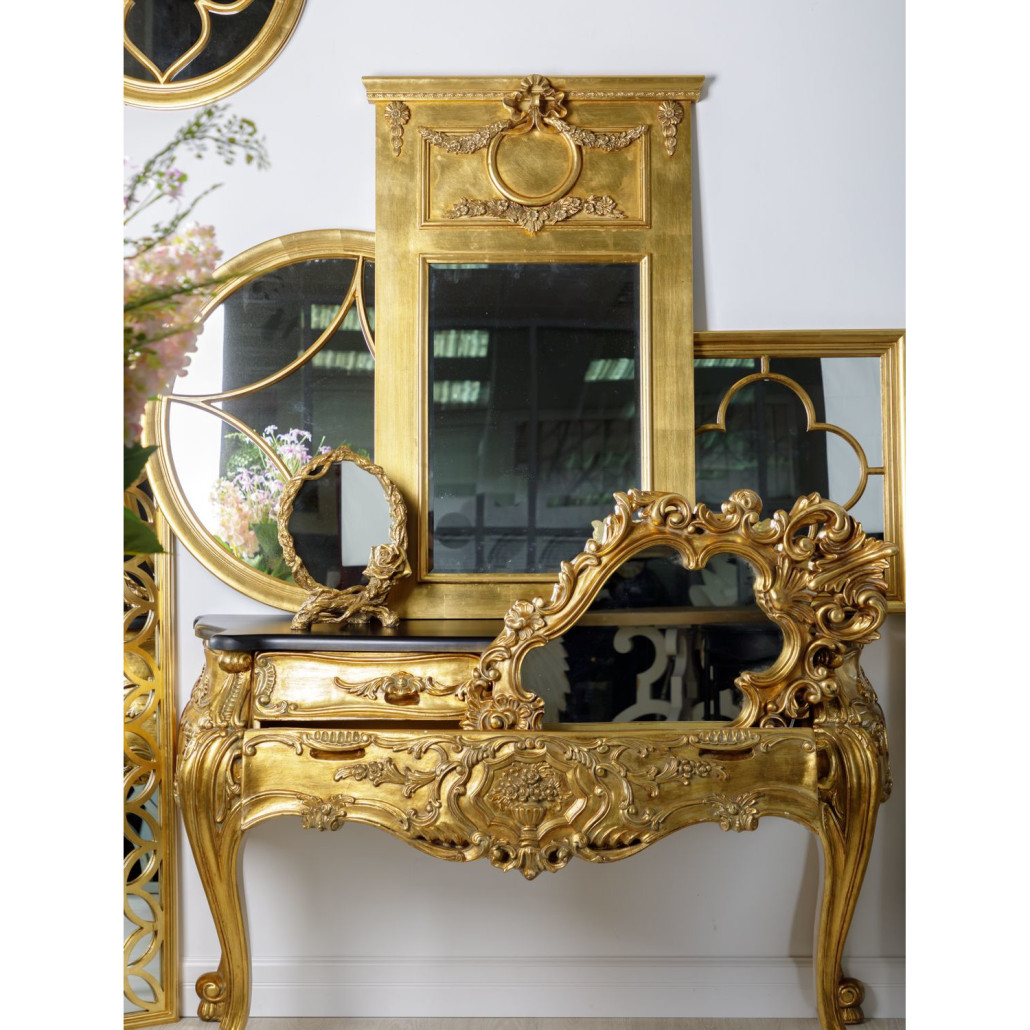 Комод деревянный в винтажном стиле A gold bar