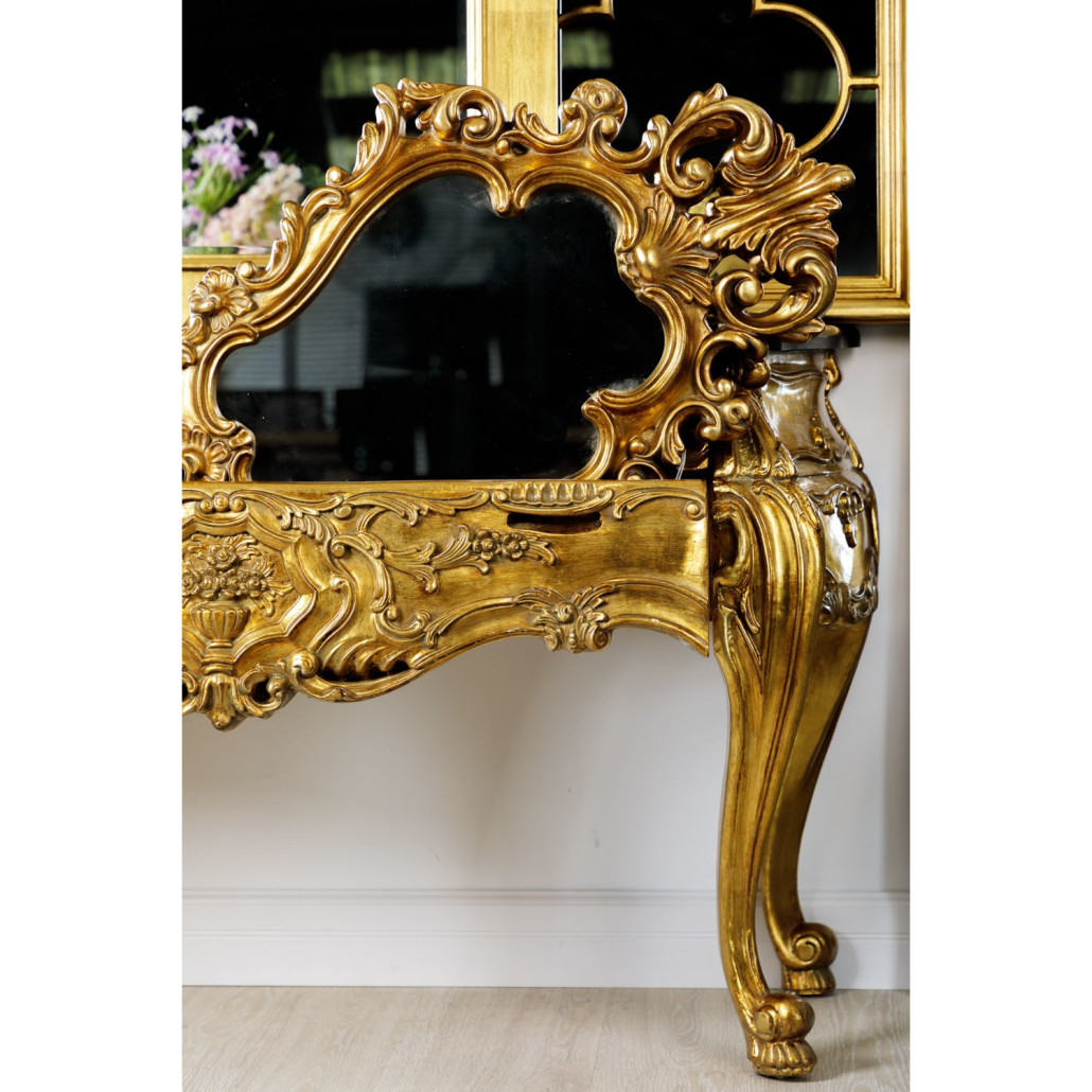 Комод деревянный в винтажном стиле A gold bar