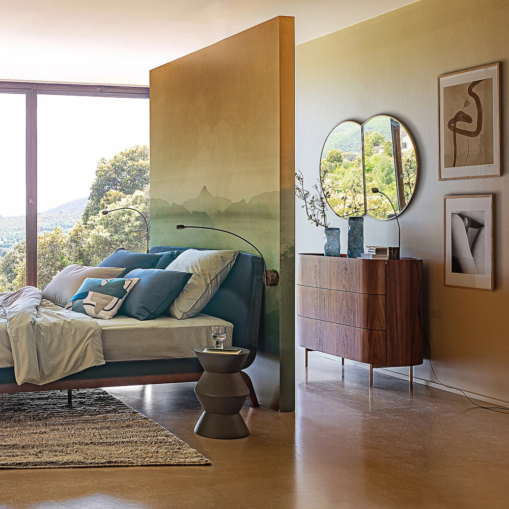 Комод округлой формы с тремя ящиками Walnut and Leather