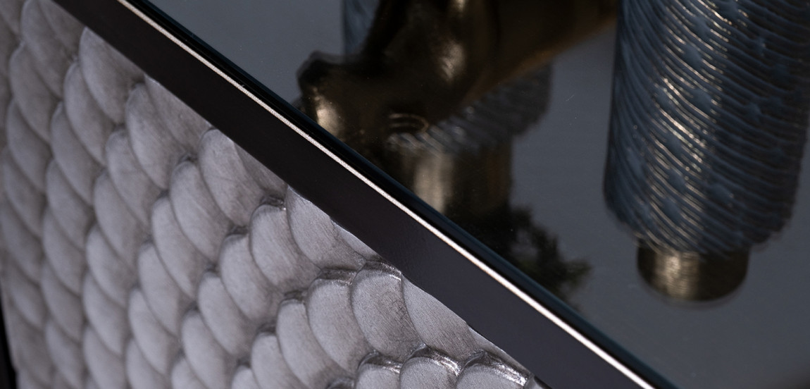 Комод с рельефным орнаментом Рыбья чешуя Fish scales Chest of drawers