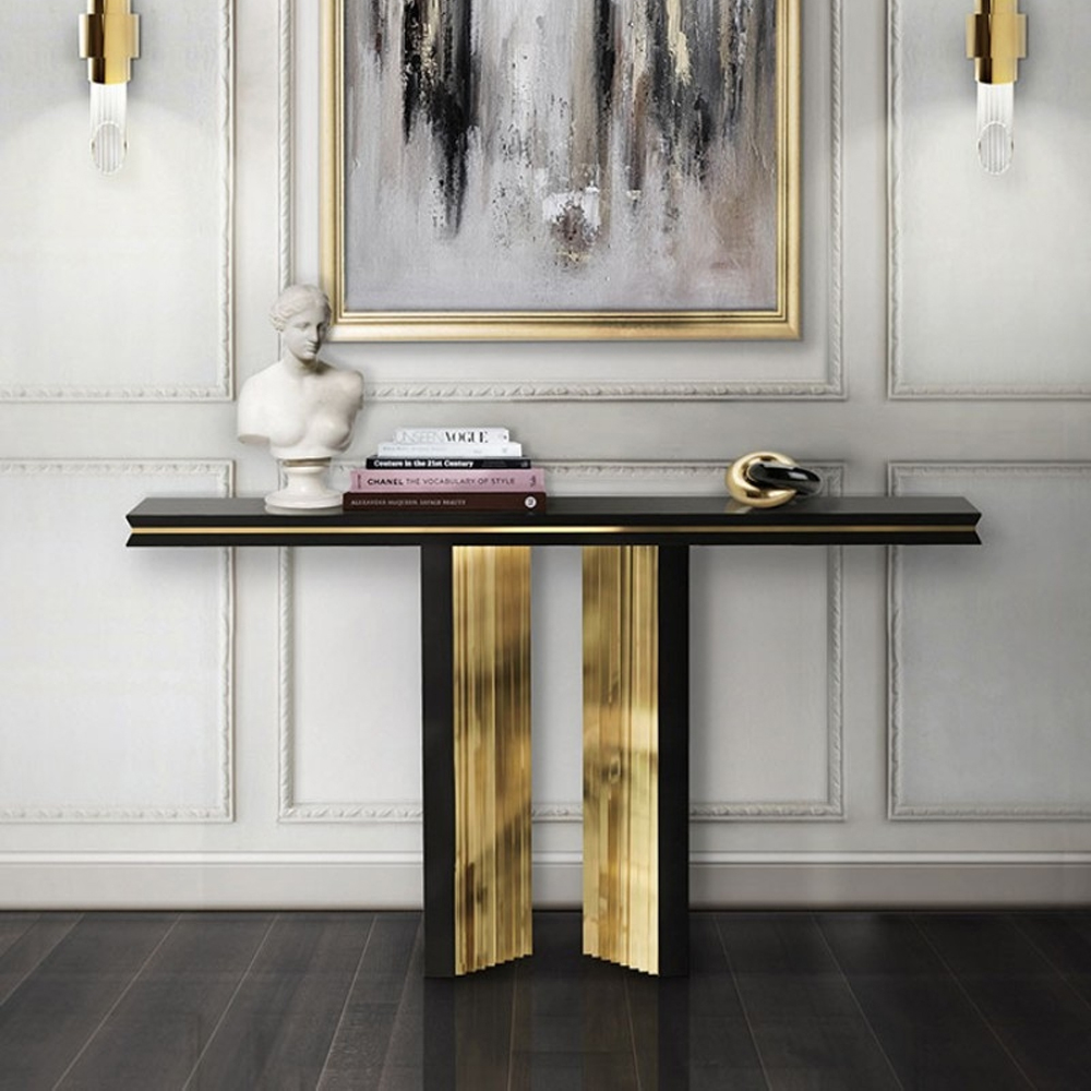 Консоль чёрная с позолоченной центральной частью Beyond Console