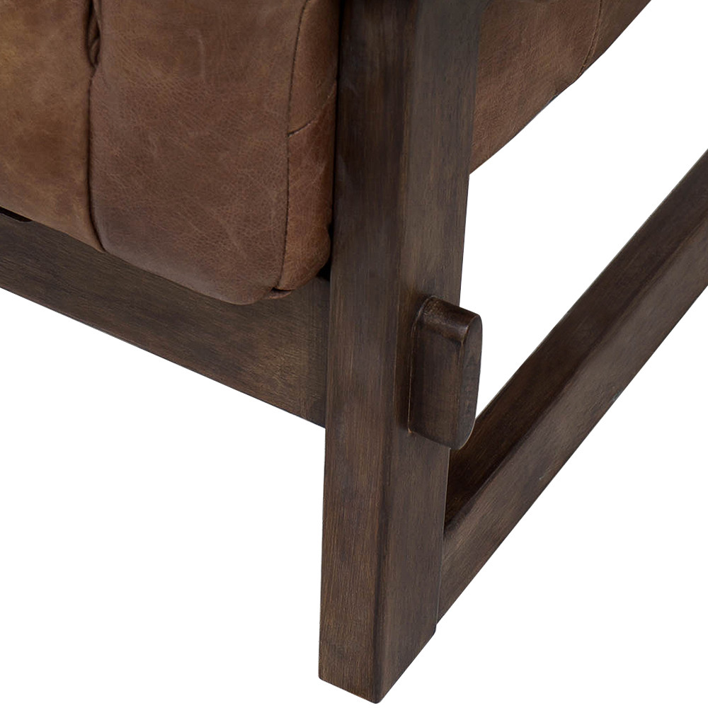 Коричневое кожаное кресло на деревянном каркасе Duncan Armchair