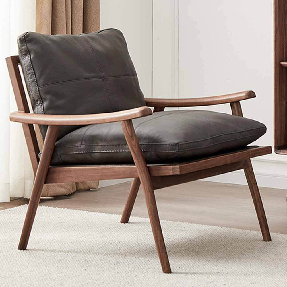 Кресло c каркасом из массива дерева и мягкой кожаной обивкой Walnut Armchair