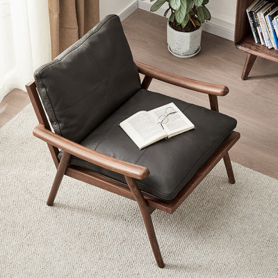 Кресло c каркасом из массива дерева и мягкой кожаной обивкой Walnut Armchair