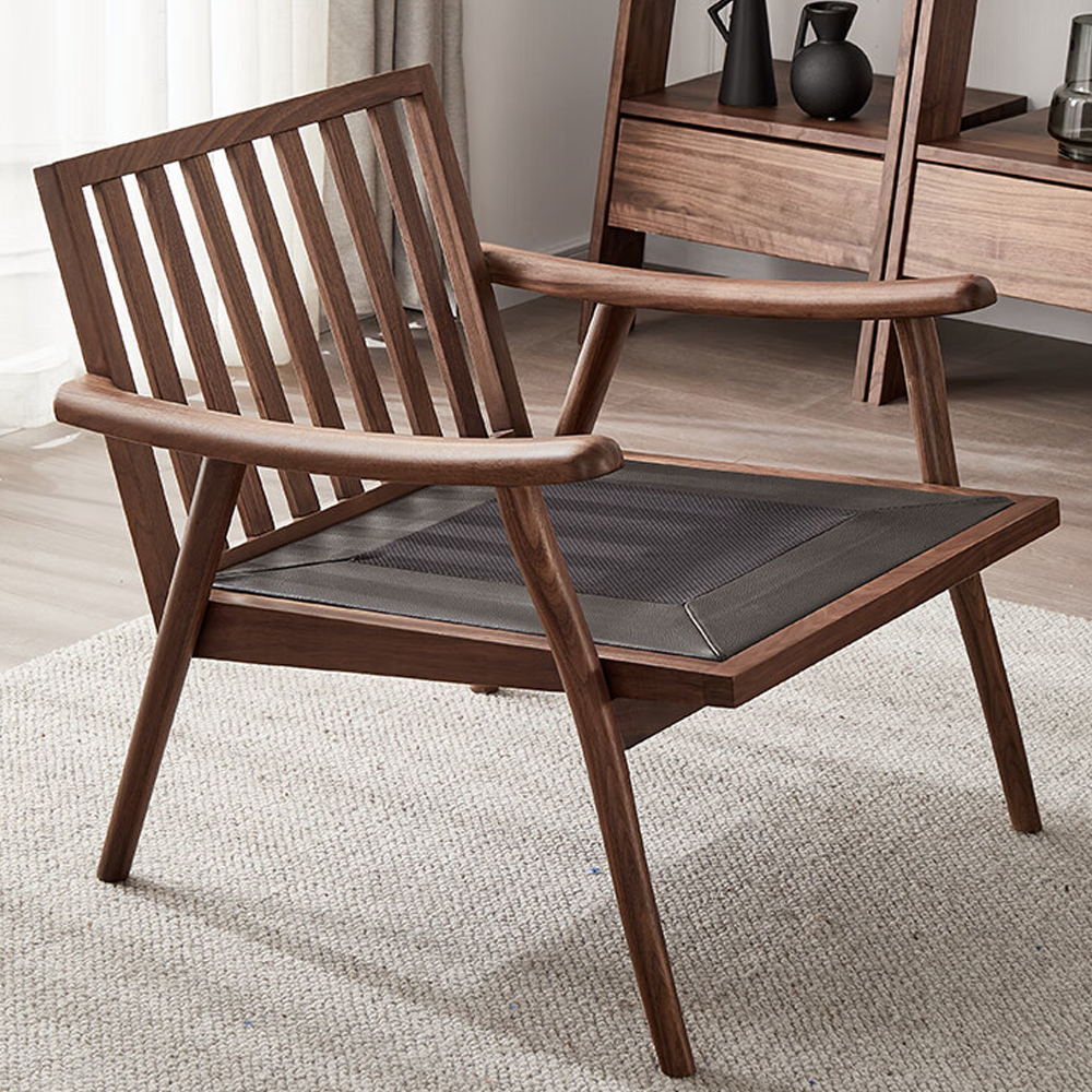 Кресло c каркасом из массива дерева и мягкой кожаной обивкой Walnut Armchair