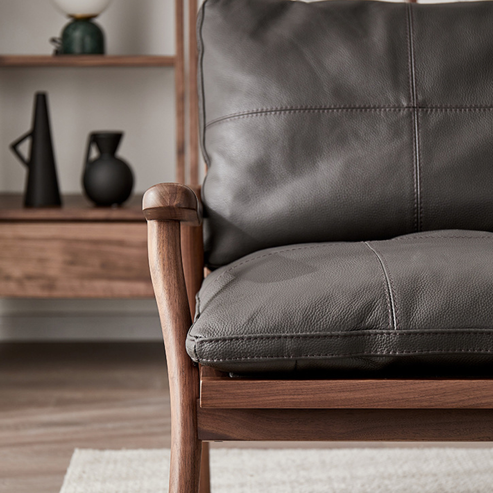 Кресло c каркасом из массива дерева и мягкой кожаной обивкой Walnut Armchair
