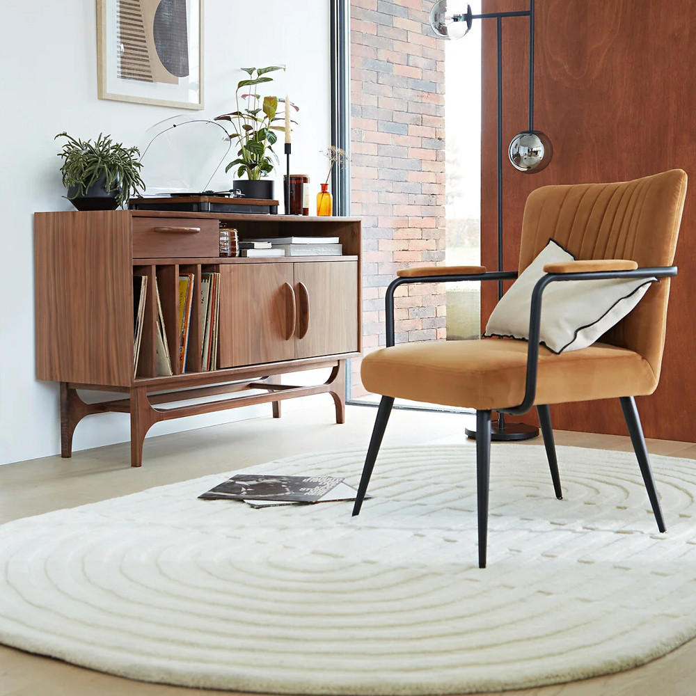 Кресло бархатное с подлокотниками на металлическом каркасе Oriel Retro Armchair