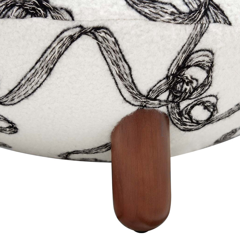 Кресло без подлокотников на деревянных ножках белое с вышивкой Sharp Armchair