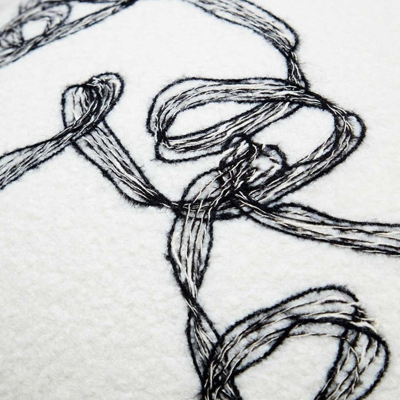 Кресло без подлокотников на деревянных ножках белое с вышивкой Sharp Armchair