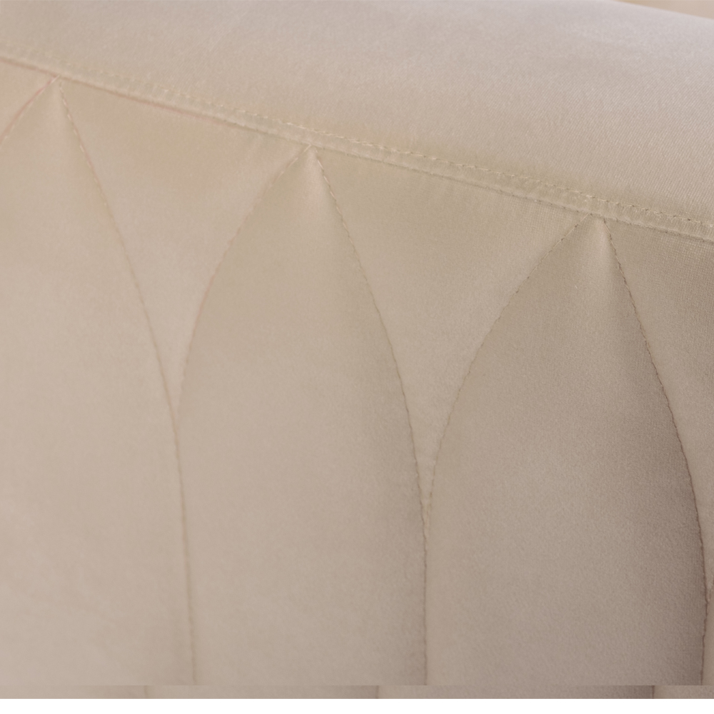 Кресло велюровое бежевое Cubic Silhouette