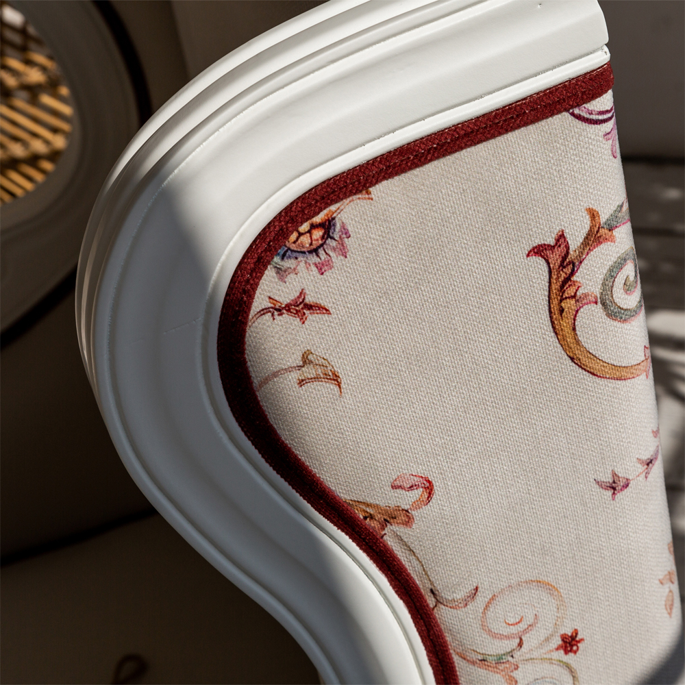 Кресло из массива бука бежевое с растительным орнаментом Raffael Beige Floral Armchair