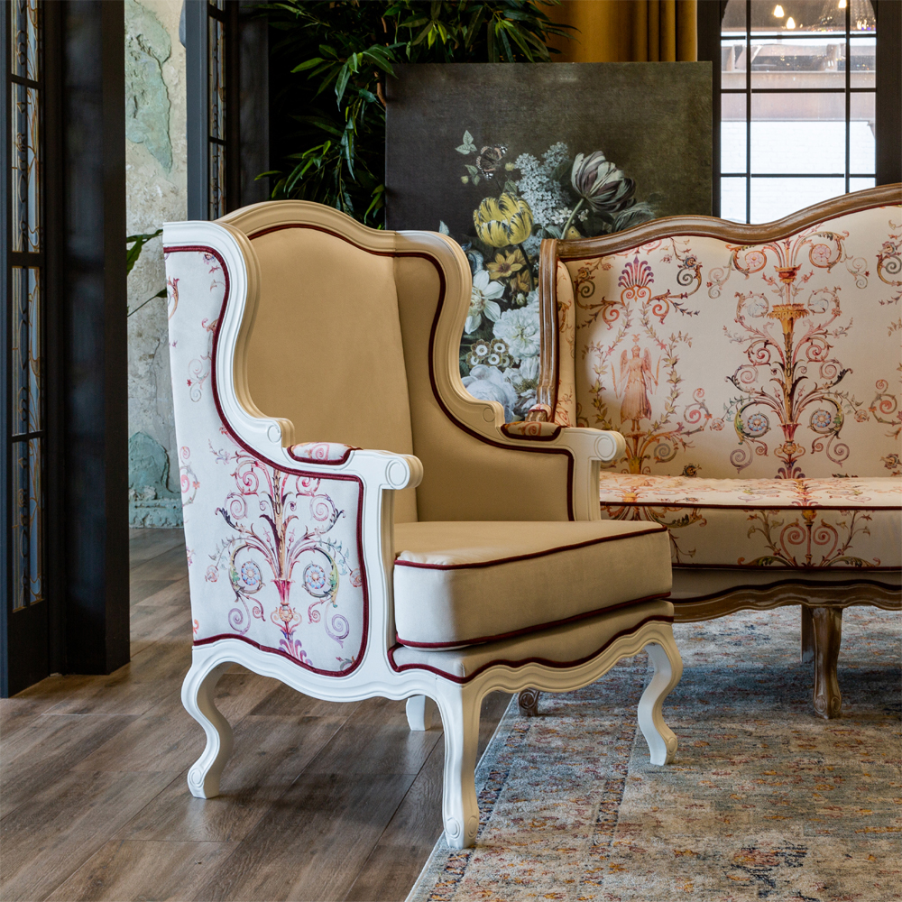 Кресло из массива бука бежевое с растительным орнаментом Raffael Beige Floral Armchair