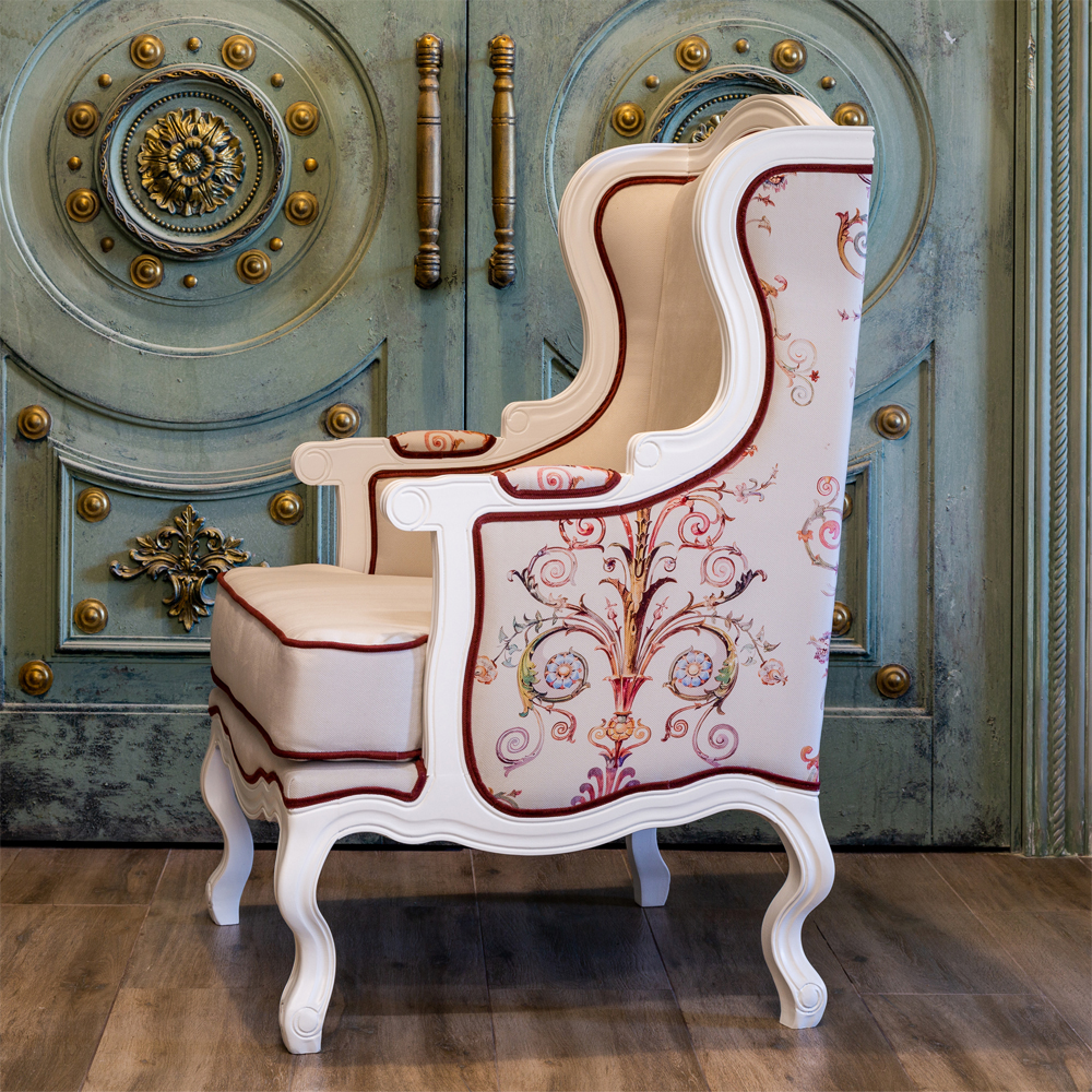 Кресло из массива бука бежевое с растительным орнаментом Raffael Beige Floral Armchair