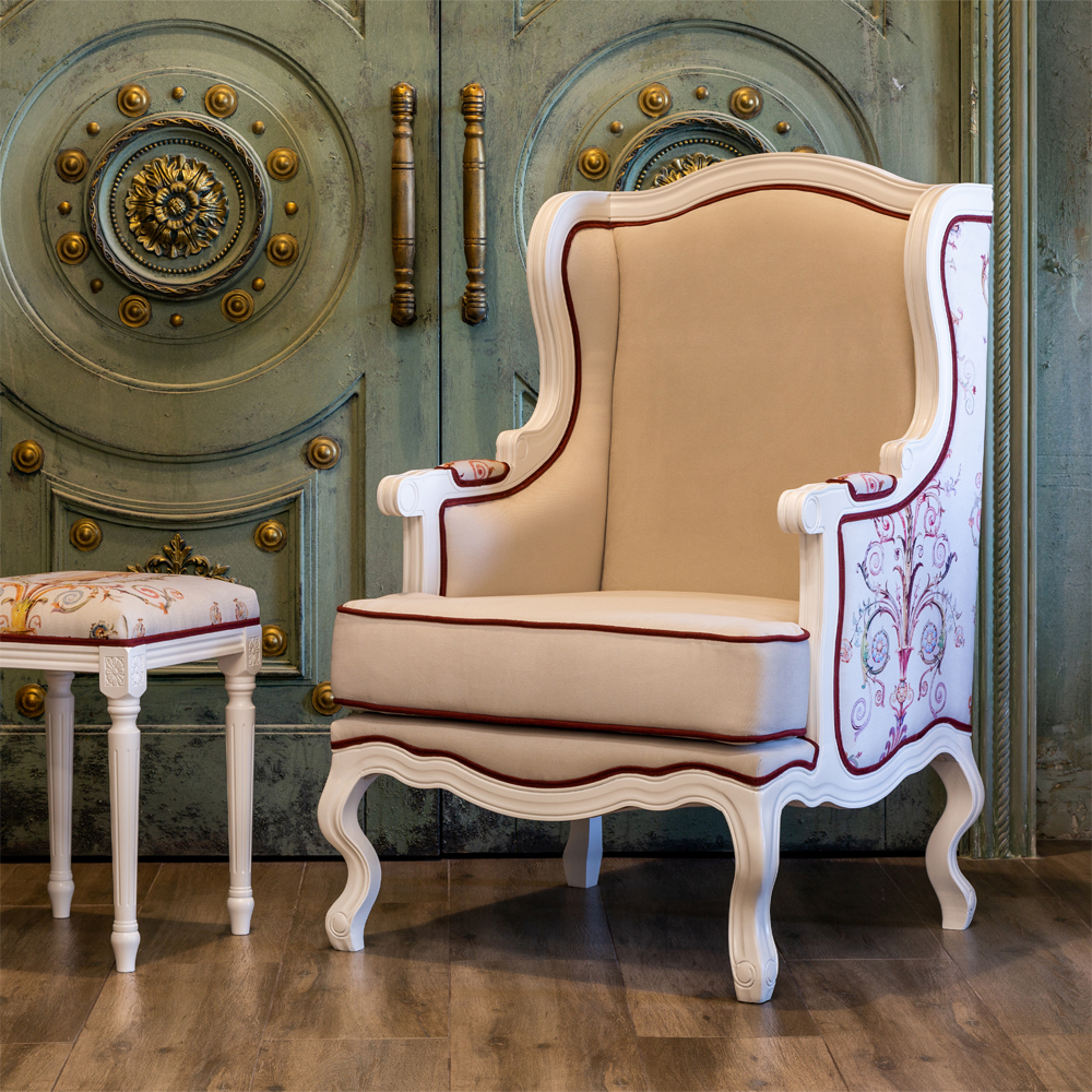 Кресло из массива бука бежевое с растительным орнаментом Raffael Beige Floral Armchair