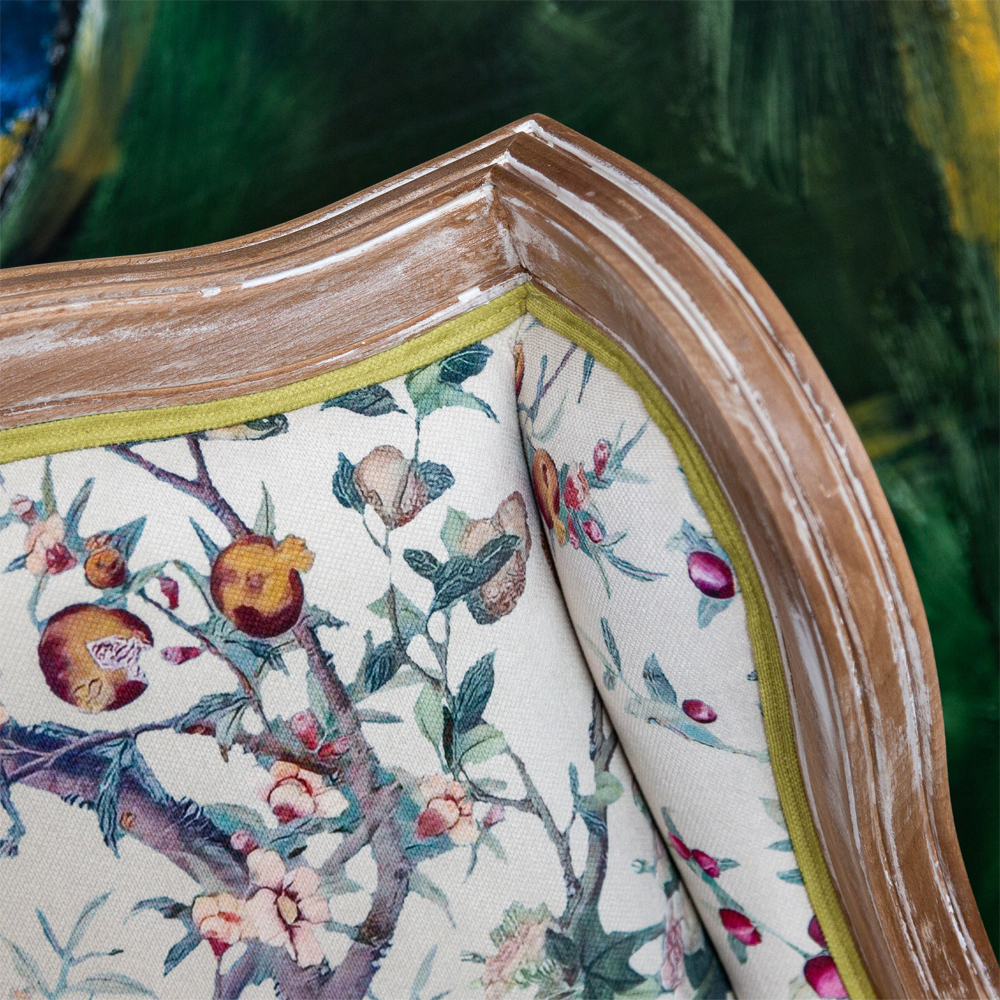 Кресло из натурального бука бежевое с изображением птиц и цветов Beige Green Chinoiserie Garden Armchair