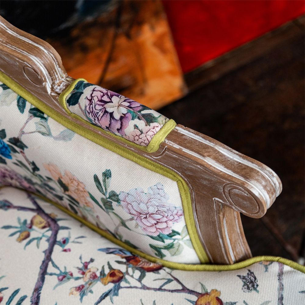 Кресло из натурального бука бежевое с изображением птиц и цветов Beige Green Chinoiserie Garden Armchair