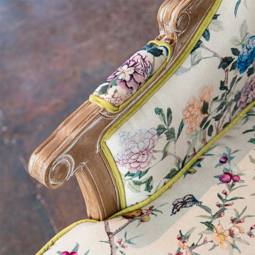 Кресло из натурального бука бежевое с изображением птиц и цветов Beige Green Chinoiserie Garden Armchair
