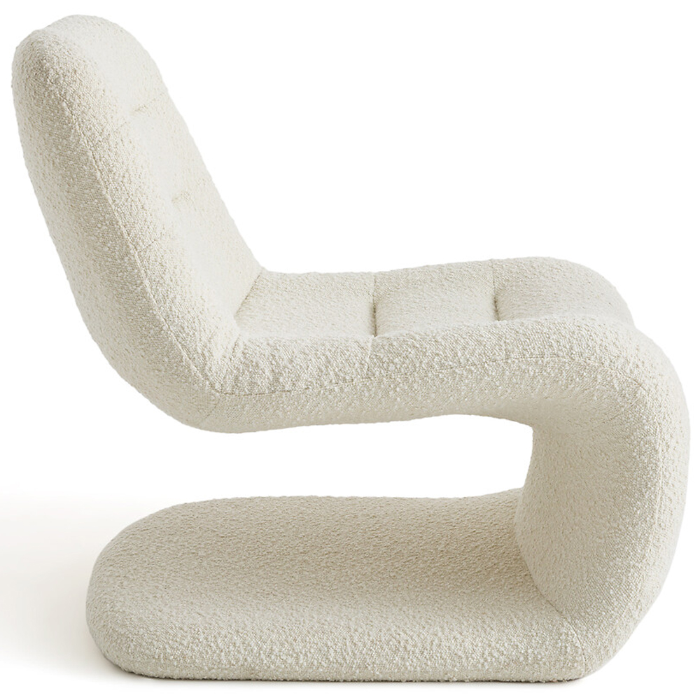 Кресло изогнутое с обивкой из ткани букле Smooth Bend Boucle Chair