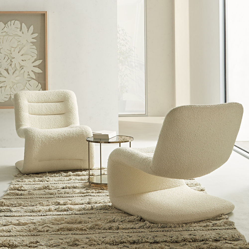 Кресло изогнутое с обивкой из ткани букле Smooth Bend Boucle Chair