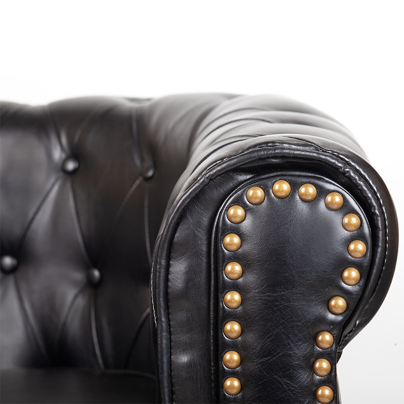 Кресло кожаное с мягкими подлокотниками на 4-х деревянных ножках Logan Leather Armchair black