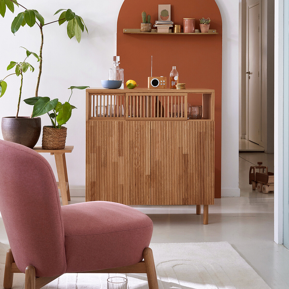 Кресло на деревянных ножках Olguin Pink Chair