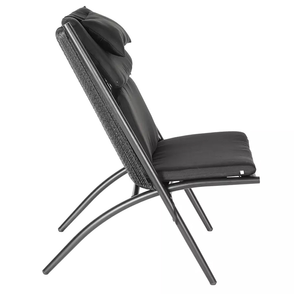 Кресло плетеное с мягкими подушками для сиденья и спины