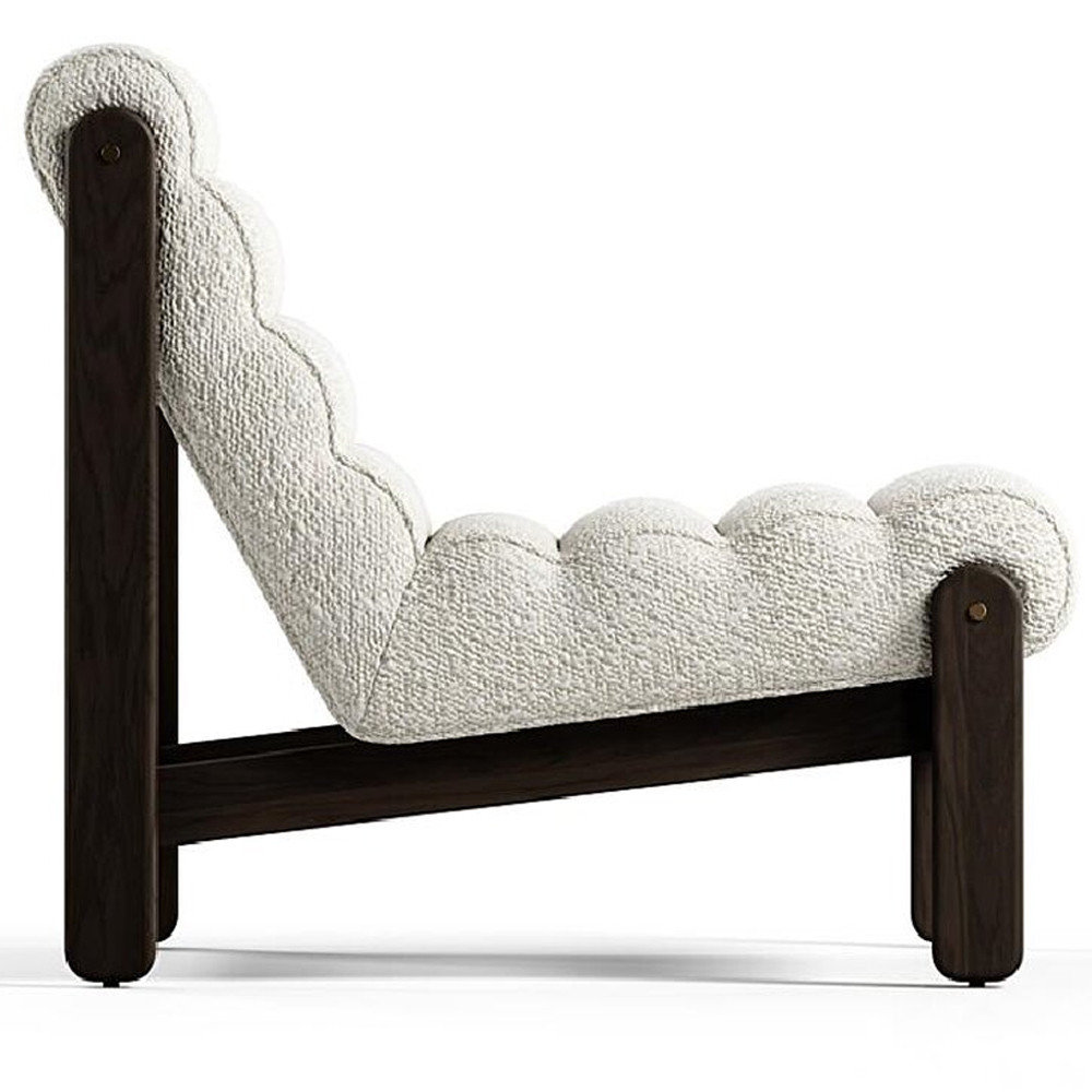 Кресло с деревянным каркасом и обивкой из белой ткани букле Medieval Furniture