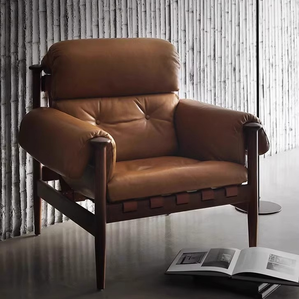 Кресло с деревянным каркасом и обивкой из натуральной кожи Medieval Furniture