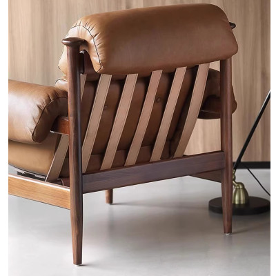 Кресло с деревянным каркасом и обивкой из натуральной кожи Medieval Furniture