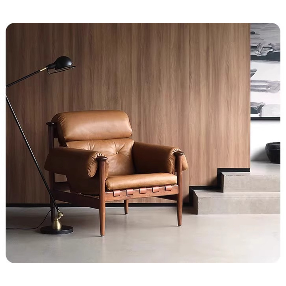 Кресло с деревянным каркасом и обивкой из натуральной кожи Medieval Furniture