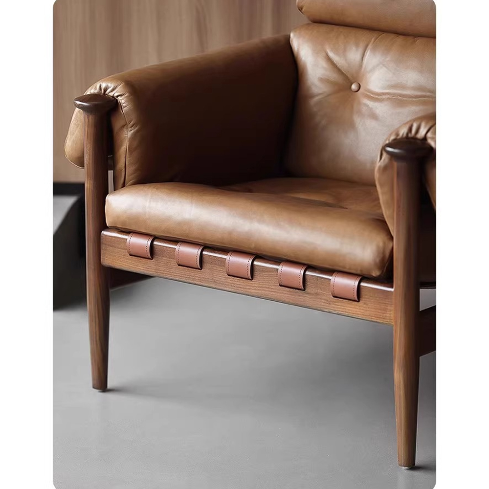 Кресло с деревянным каркасом и обивкой из натуральной кожи Medieval Furniture