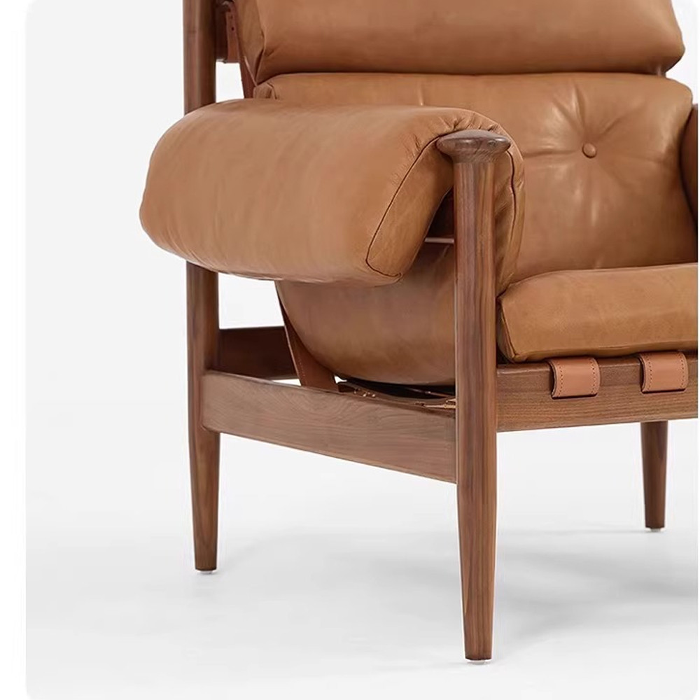 Кресло с деревянным каркасом и обивкой из натуральной кожи Medieval Furniture