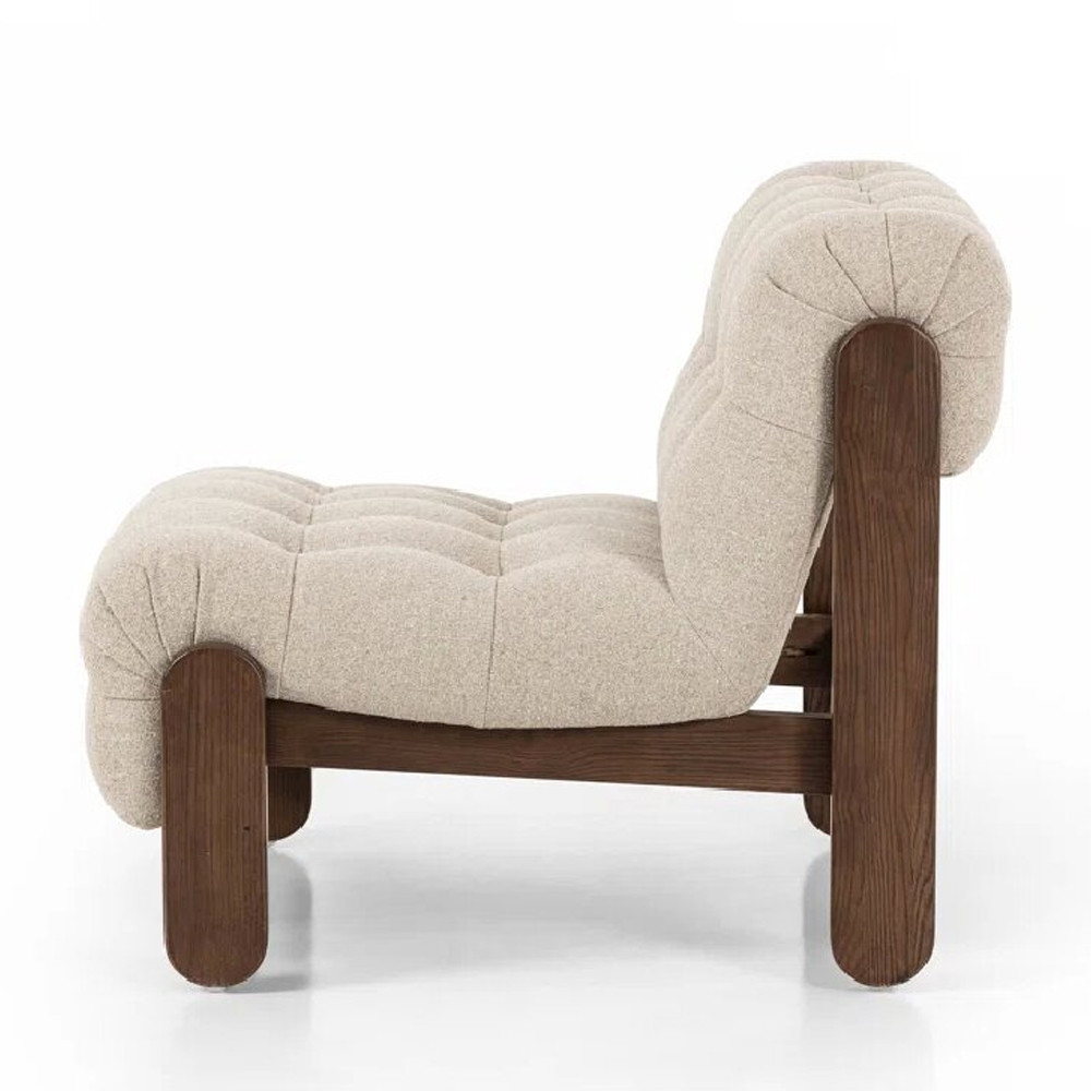 Кресло с деревянным каркасом и обивкой из ткани букле Medieval Furniture