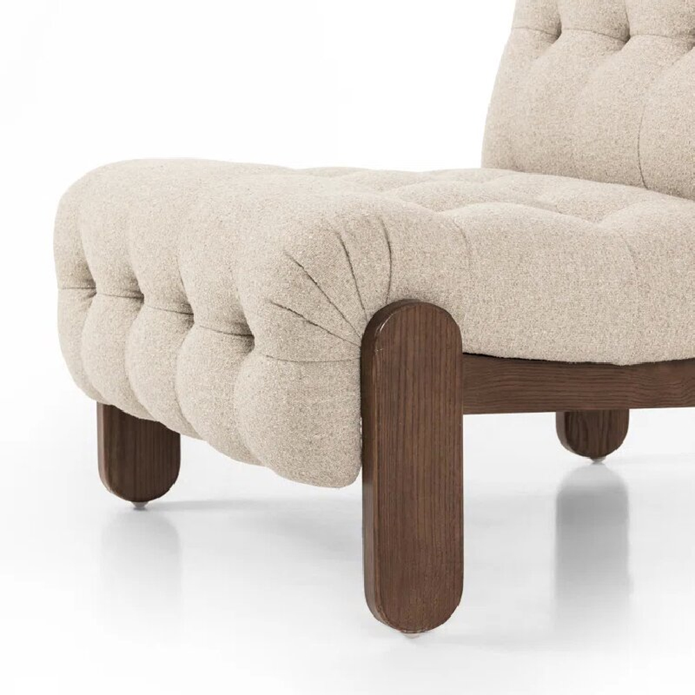 Кресло с деревянным каркасом и обивкой из ткани букле Medieval Furniture