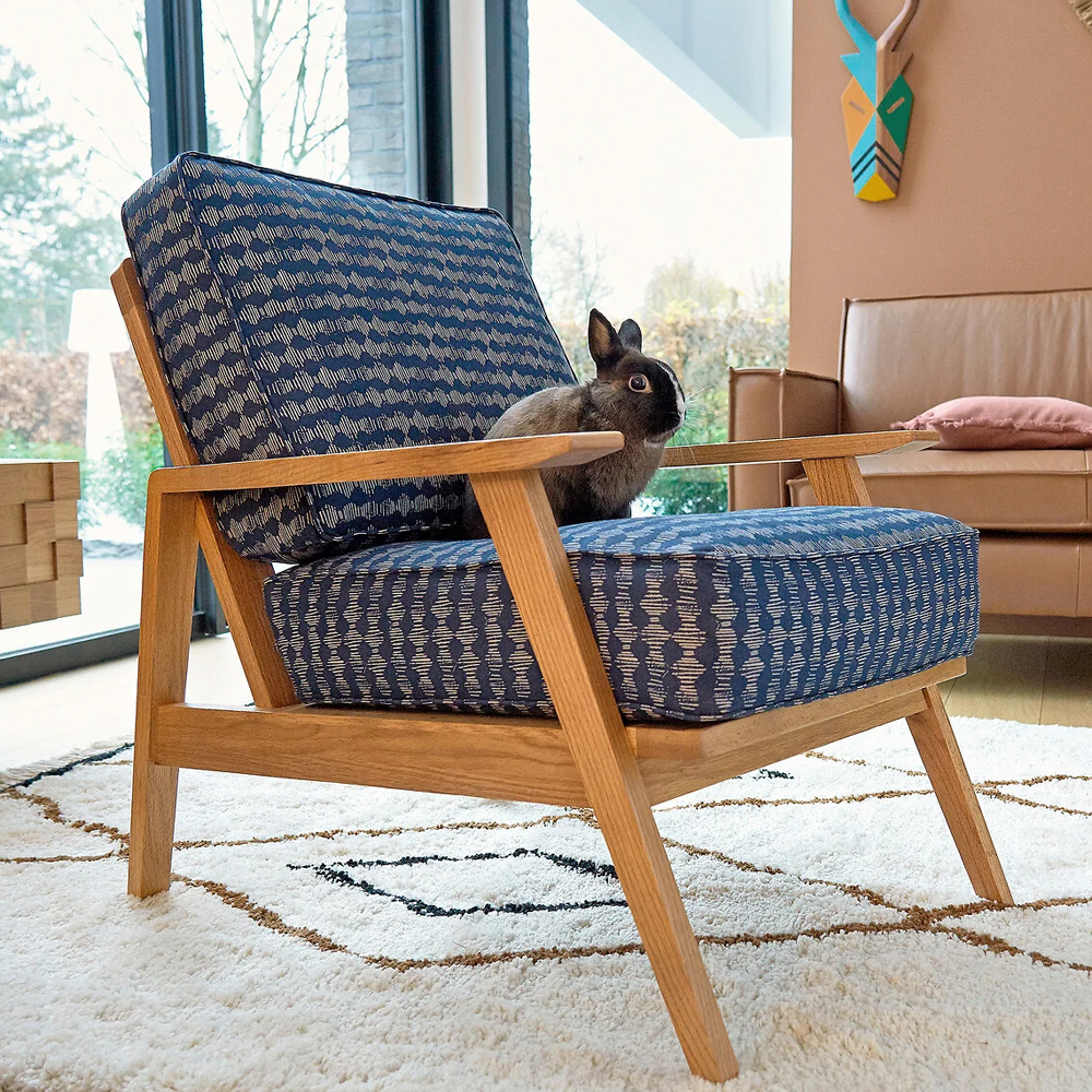 Кресло с каркасом из массива дуба Deniaud Oak Blue Print Armchair