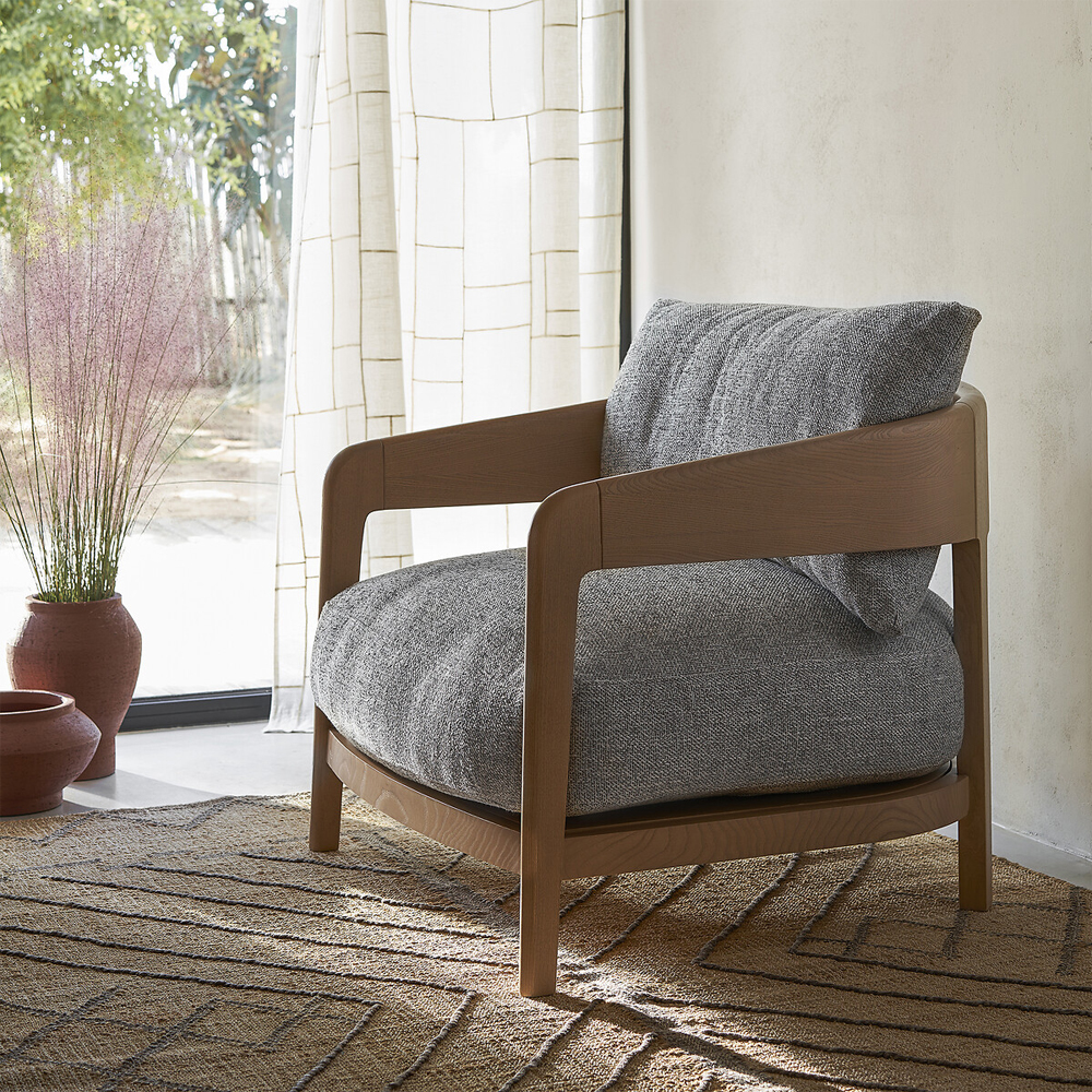 Кресло с каркасом из массива ясеня Deniaud Ash Grey Armchair