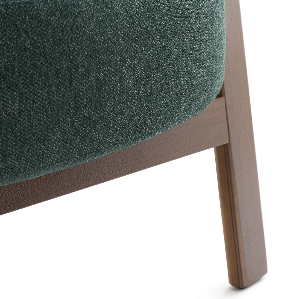 Кресло с каркасом из темного дерева Estay Chair
