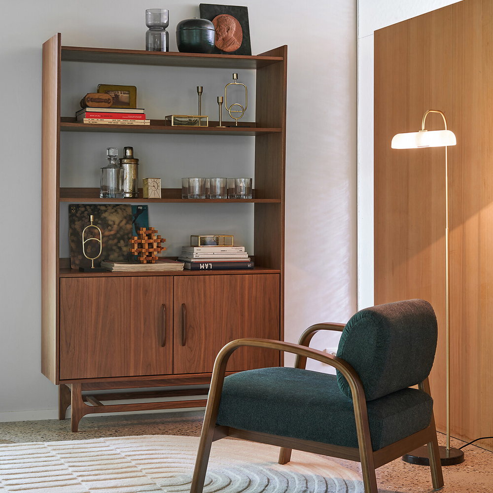 Кресло с каркасом из темного дерева Estay Chair
