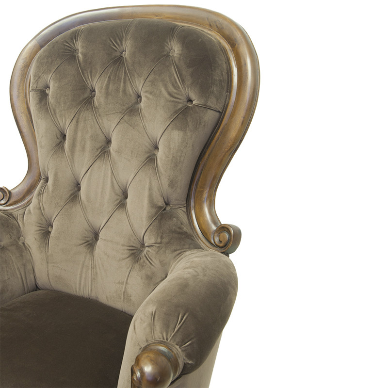 Кресло с мягкой обивкой из коричневого велюра на 4-х деревянных ножках Evelyn Classical Armchair